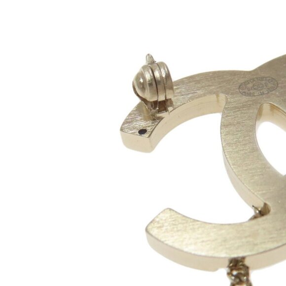 CHANEL Gold Logo Brooch - Picture 5 of 8